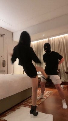 图片[3]_【kiki】高跟短靴连环提档/全体重踩踏/运动鞋诱惑/骑马转胯 bf27158_HD绳艺资源