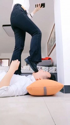 【小贱mt】素人-皮鞋踩踏/黑丝超强窒息【双视角版】 JS23041910_HD绳艺资源