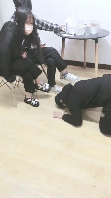 【粥粥大人】学生情侣主-下跪舔鞋闻袜跪爬 bf27650_HD绳艺资源