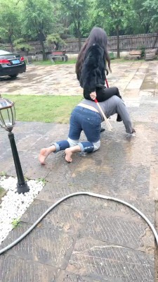 图片[2]_【沅芷大大】户外犬化骑马爬行/藤条抽/长靴踩踏 bf27596_HD绳艺资源