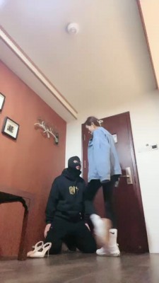 【秋秋】健身回来挑战偷鞋的狗 bf27550_HD绳艺资源