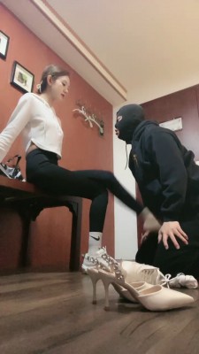 图片[11]_【秋秋】健身回来挑战偷鞋的狗 bf27550_HD绳艺资源