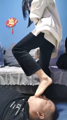 图片[5]_【精神小妹】4素人学生S-轮流原味脚深喉/踩踏/气味羞辱 bf27560_HD绳艺资源