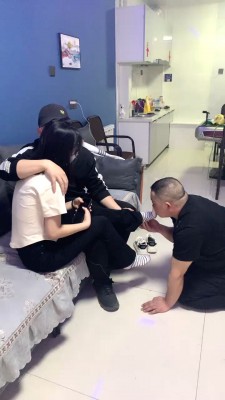 【精神小妹】首播素人情侣主-小白鞋棉袜-舔脏鞋闻棉袜 bf27555_HD绳艺资源