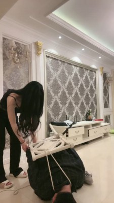 图片[7]_【桃幼幼】精神小妹-白袜塞嘴/高难度挑战踢踹/训练/绳艺技巧踩踏 bf27502_HD绳艺资源