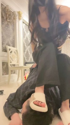 图片[9]_【桃幼幼】精神小妹-白袜塞嘴/高难度挑战踢踹/训练/绳艺技巧踩踏 bf27502_HD绳艺资源