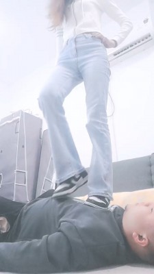 图片[3]_【美娜格格】人体蹦床-运动鞋白棉袜踩踏【双视角版】 bf27820_HD绳艺资源