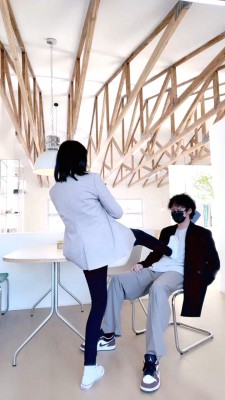 图片[2]_【小妮】咖啡厅帆布鞋踩狗 bf27806_HD绳艺资源