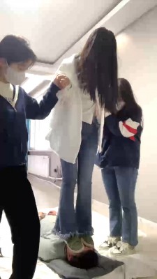 图片[2]_【精神小妹】3素人S高难度挑战踢踹/踩踏碾压/白袜塞嘴 bf27805_HD绳艺资源