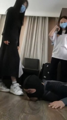 【文文文】双S小白鞋暴揍狗/全体重踩踏【三视角版】 bf27786_HD绳艺资源