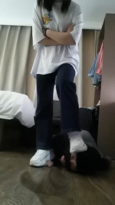 图片[4]_【文文文】双S小白鞋暴揍狗/全体重踩踏【三视角版】 bf27786_HD绳艺资源