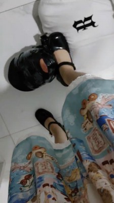 图片[6]_【初生】萝莉主小皮鞋碾食物喂食/踩踏/闻舔脚深喉【剪辑版】 bf27779_HD绳艺资源