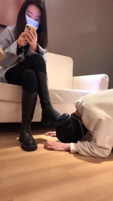 【槿一】卑微脚垫桌下舔鞋实录 bf27678_HD绳艺资源