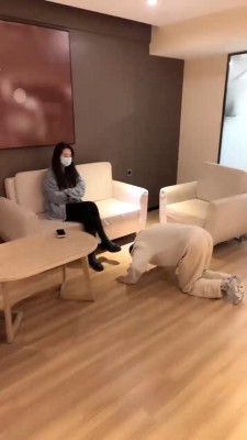 图片[2]_【槿一】卑微脚垫桌下舔鞋实录 bf27678_HD绳艺资源