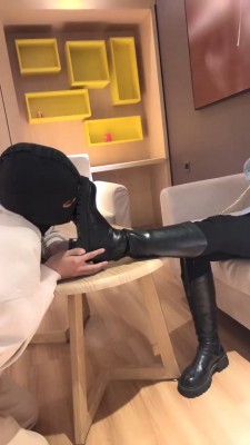 图片[5]_【槿一】卑微脚垫桌下舔鞋实录 bf27678_HD绳艺资源