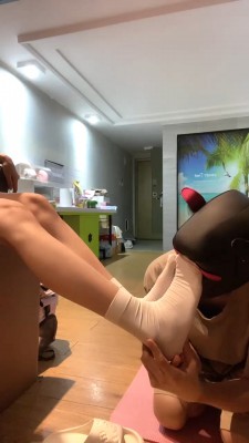 图片[2]_【香菜】大学生S白袜裸足闻舔/转胯遛狗/腿绞窒息 bf27917_HD绳艺资源