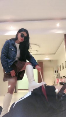 【粤主大人】棒球棍藤鞭高难度挑战sp/骑摇摇马/筷子夹手 bf27861_HD绳艺资源