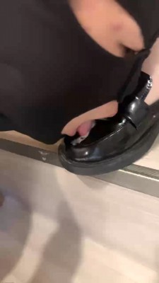 图片[6]_【阿昆】重度提档/皮鞋全体重踩踏/吃口水/楼梯间恋足 bf28129_HD绳艺资源