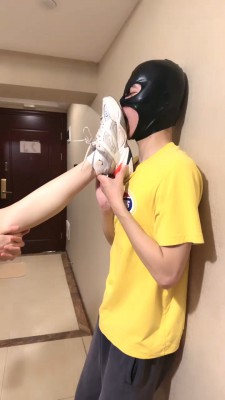 图片[4]_【艾莉】剧情-学妹教训学长-白鞋踩踏/骑马腿绞窒息/喂口水 bf28071_HD绳艺资源