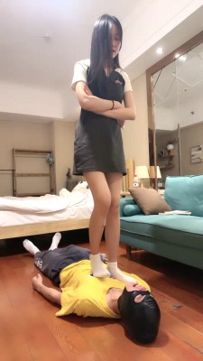 图片[8]_【艾莉】剧情-学妹教训学长-白鞋踩踏/骑马腿绞窒息/喂口水 bf28071_HD绳艺资源