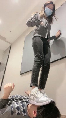 【樱木花椒】面部摧残-AJ/白船袜全体重踩踏/跺头 bf28095_HD绳艺资源