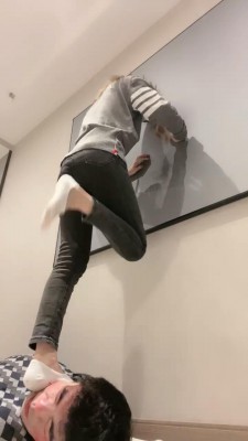 图片[8]_【樱木花椒】面部摧残-AJ/白船袜全体重踩踏/跺头 bf28095_HD绳艺资源