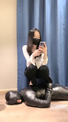 图片[6]_【万一】皮衣全包手铐绳艺技巧-踩踏舔脏鞋【完整版】 bf28031_HD绳艺资源