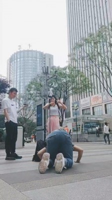 图片[2]_【全能来福M】给路人美女跪拜会是什么反应 bf28008_HD绳艺资源