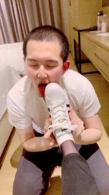 【曼妮老师】贝壳头黑丝脚闻舔/喂食鞋垫面包/踩踏深喉 bf28015_HD绳艺资源