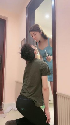 【领主老大】伺候晨起-人体板凳/全体重踩踏/踩舌/深喉插吐 bf27932_HD绳艺资源