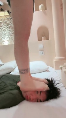 图片[10]_【领主老大】伺候晨起-人体板凳/全体重踩踏/踩舌/深喉插吐 bf27932_HD绳艺资源