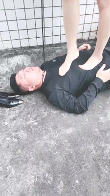 图片[10]_【嘉妮】天台遛狗-高跟踩踏/转胯/骑马/居高临下恋足调 bf28148_HD绳艺资源