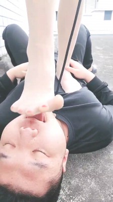 图片[11]_【嘉妮】天台遛狗-高跟踩踏/转胯/骑马/居高临下恋足调 bf28148_HD绳艺资源