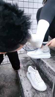 图片[6]_【素人星探】户外阳台小白鞋女神调-骑马踩踏虐乳/舔鞋袜 bf28159_HD绳艺资源