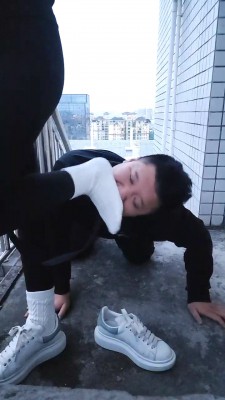 图片[8]_【素人星探】户外阳台小白鞋女神调-骑马踩踏虐乳/舔鞋袜 bf28159_HD绳艺资源