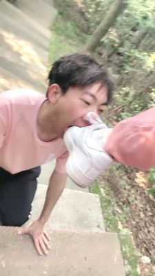 图片[2]_【欣欣】户外调-舔脏鞋/转胯爬行/揪耳朵/头顶鞋闻袜 bf28154_HD绳艺资源