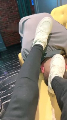 【林夕】KTV玩狗-人体鞋刷/闻袜子深喉/口水转胯/踩脚底下 bf28329_HD绳艺资源