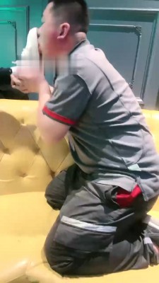 图片[4]_【林夕】KTV玩狗-人体鞋刷/闻袜子深喉/口水转胯/踩脚底下 bf28329_HD绳艺资源