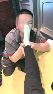 图片[5]_【林夕】KTV玩狗-人体鞋刷/闻袜子深喉/口水转胯/踩脚底下 bf28329_HD绳艺资源