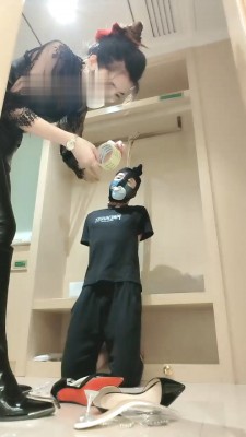 图片[3]_【多多】吊绑衣柜袜子塞嘴刑虐-衣架夹虐乳/暴揍 bf28345_HD绳艺资源