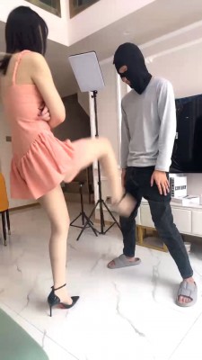 图片[4]_【阿昆】衣架抽狗高难度挑战挑战 bf28309_HD绳艺资源