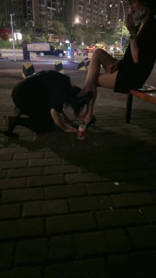 【丹祖宗】母畜户外-含袜子拽头发溜/奶茶店调/耳光舔脏鞋 bf28295_HD绳艺资源