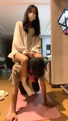 【香菜】瑜伽小姐姐-白袜闻舔/骑马犬化/近距离舔裸足/赏赐圣水 bf28296_HD绳艺资源