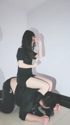 图片[9]_【嘉妮S】楼梯间遛狗-长靴碾压/骑马/舔脏鞋底/肉丝踩踏 bf28286_HD绳艺资源