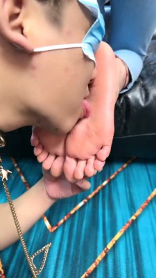 图片[8]_【艾莉】楼梯间骑马爬行/吃口水鞋底/白袜脚全体重踩踏/提档 bf28334_HD绳艺资源