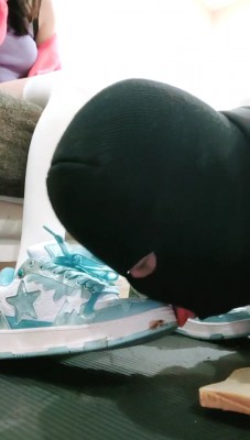 【蕾拉S】脏鞋踩踏喂食/舔原味脚 bf28281_HD绳艺资源