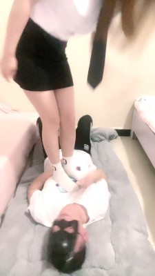 图片[2]_【闪闪S】肉丝白袜踩地毯/气味控制【完整版】 bf28228_HD绳艺资源