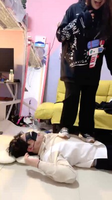 【绝美双主】双S-小白鞋运动鞋全体重跳踩 bf28190_HD绳艺资源