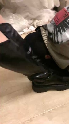 图片[2]_【伊诺】开发家奴喝圣水/裸足插嘴/舔脏鞋 bf28236_HD绳艺资源