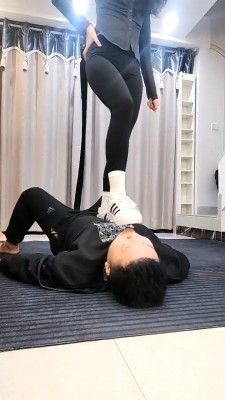 图片[4]_【素人星探】贝壳头白袜踩踏/脚深喉/踩狗头/臭脚捂脸 bf28260_HD绳艺资源